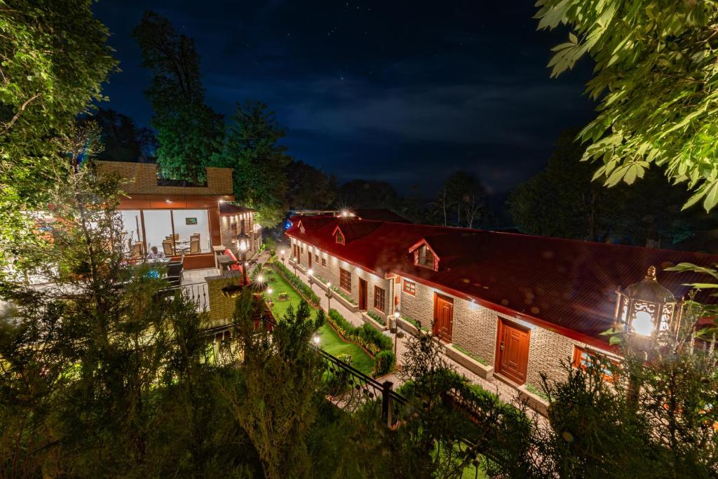 Best Hotels In Murree For Honeymoon Couples