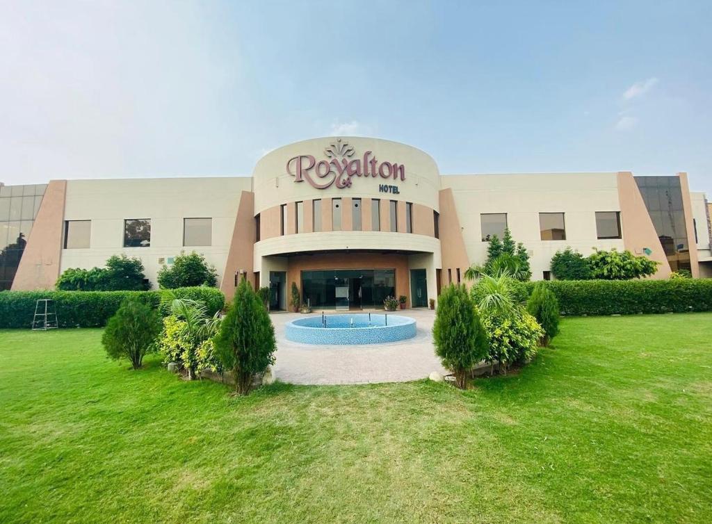 hotel-img