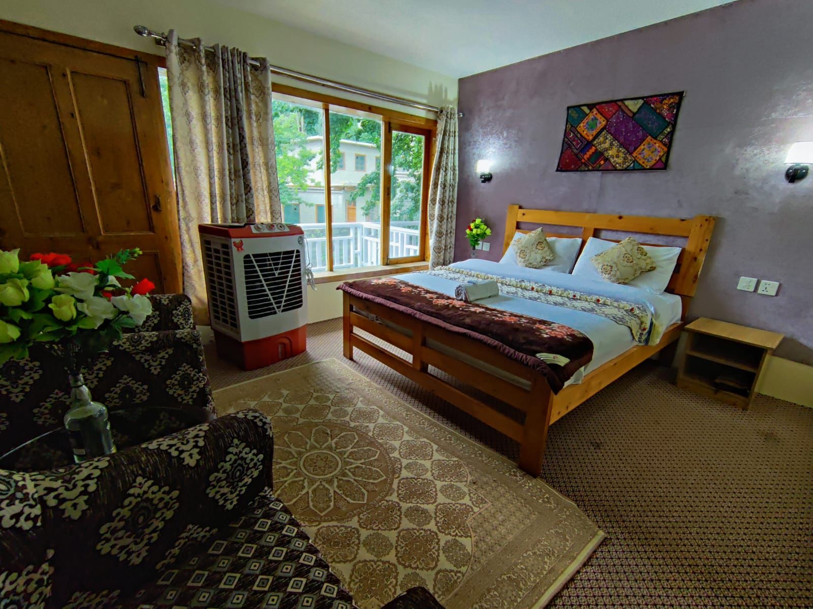 White Apricot Lodge
