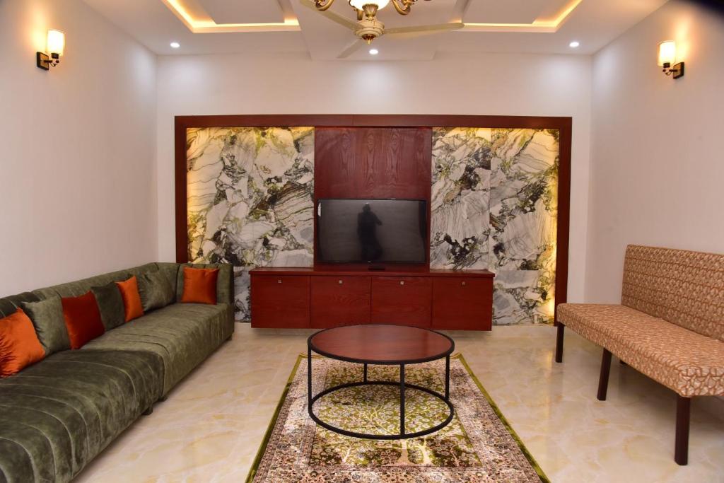 Canadian Inn Hotel Islamabad