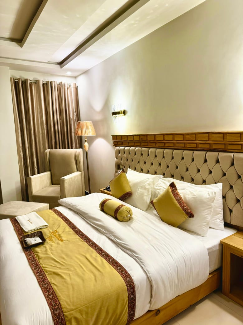 Deluxe Master Bed