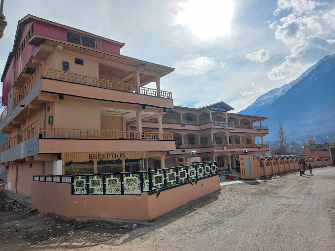 Shining Star Hotel Kalam