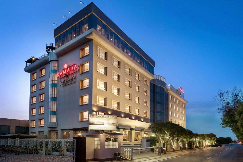hotel-img