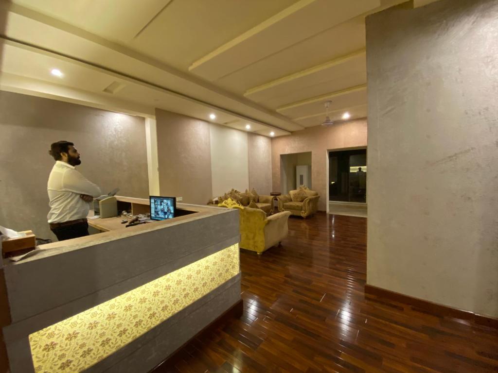 hotel-img