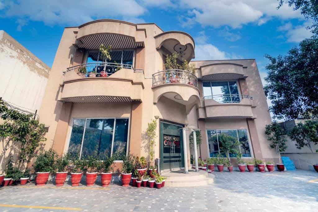 Hotel One Lalazar Colony