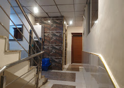 The Mall Street Hotel