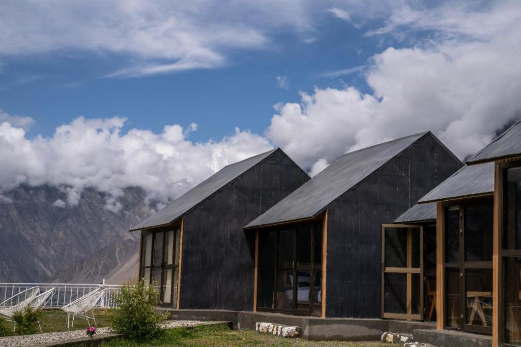 LOKAL Rooms x Hunza (5 Peaks)