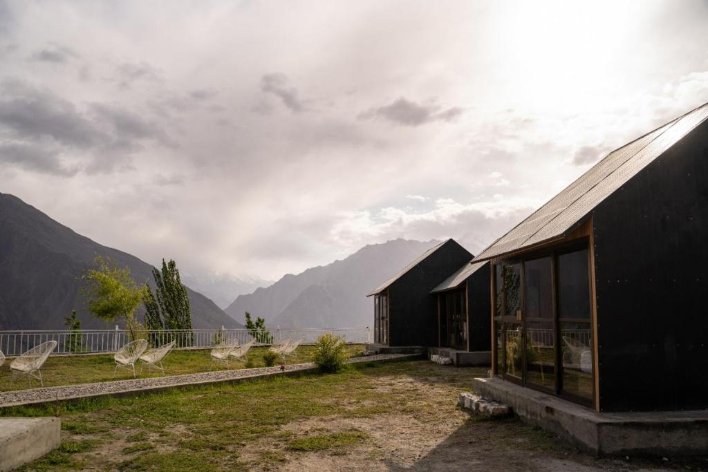 LOKAL Rooms x Hunza (5 Peaks)