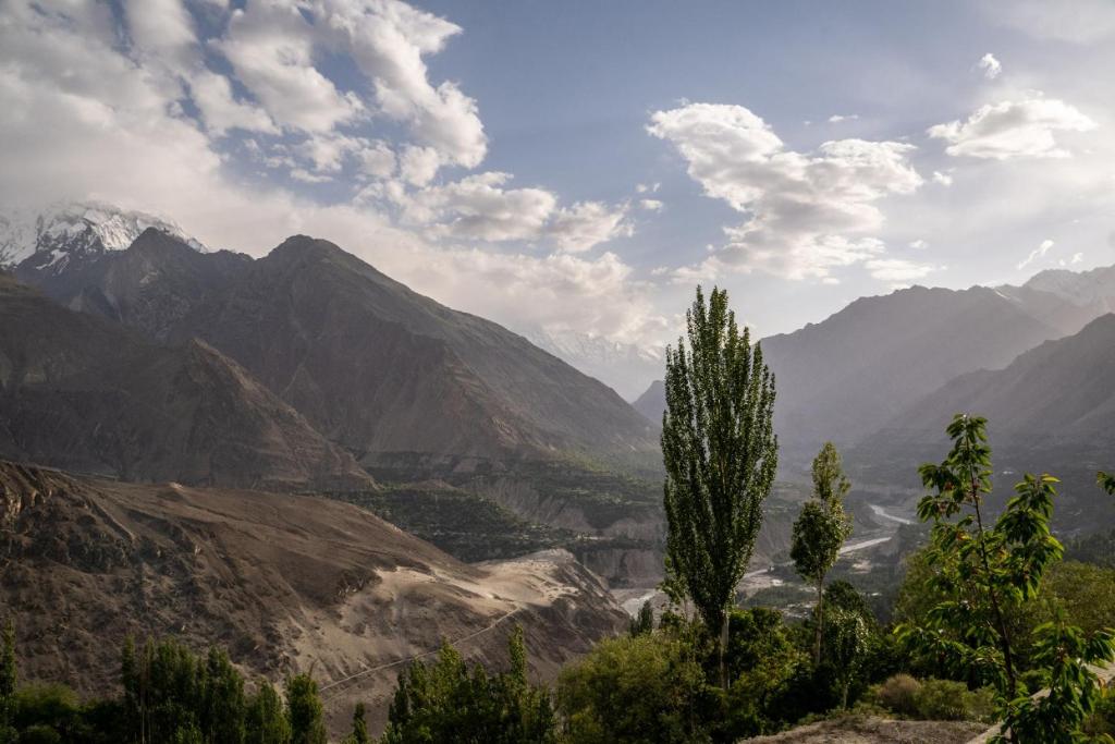 LOKAL Rooms x Hunza (5 Peaks)