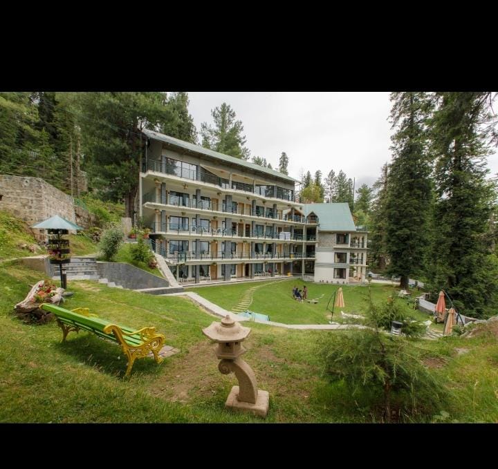 Summer Retreat Hotel