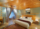 Khar Hotel & Resort