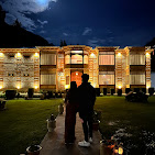 Khar Hotel & Resort