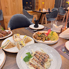 Khar Hotel & Resort