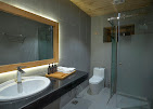 Khar Hotel & Resort