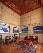 Khar Hotel & Resort