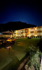 Khar Hotel & Resort