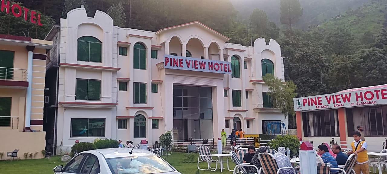Pine View Hotel & Dera Inn Restaurant
