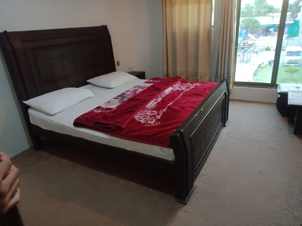 Pine View Hotel & Dera Inn Restaurant