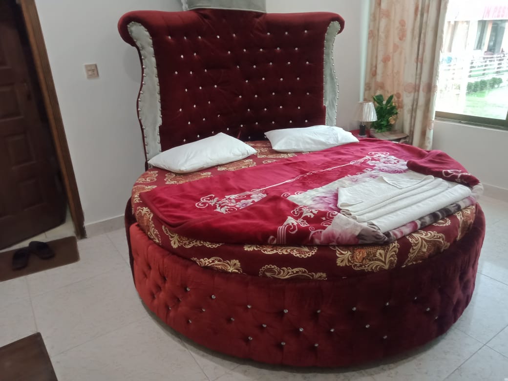 Pine View Hotel & Dera Inn Restaurant