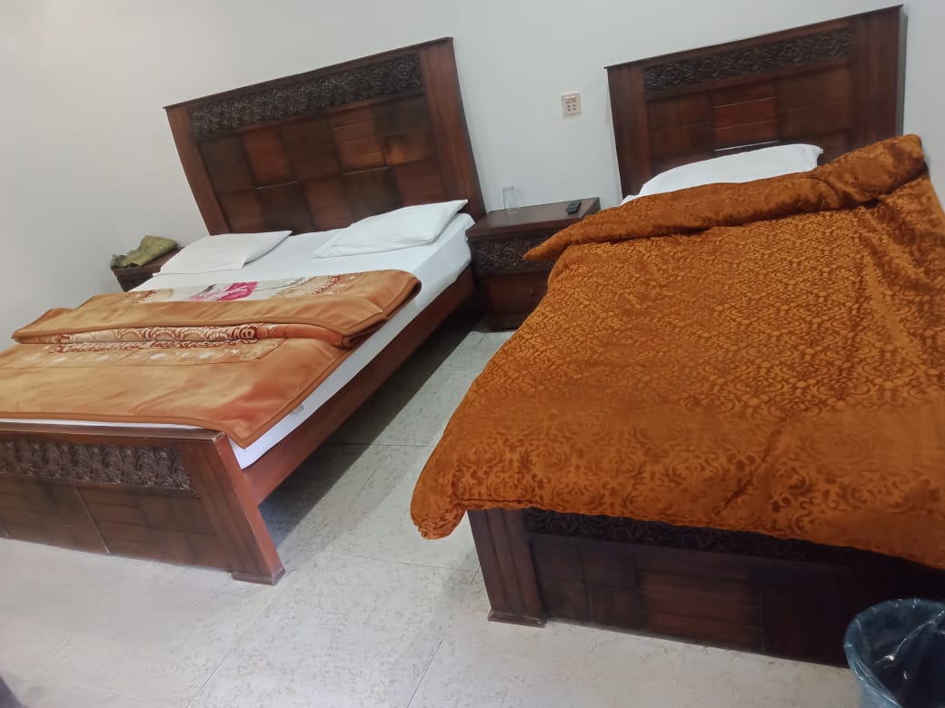 Pine View Hotel & Dera Inn Restaurant