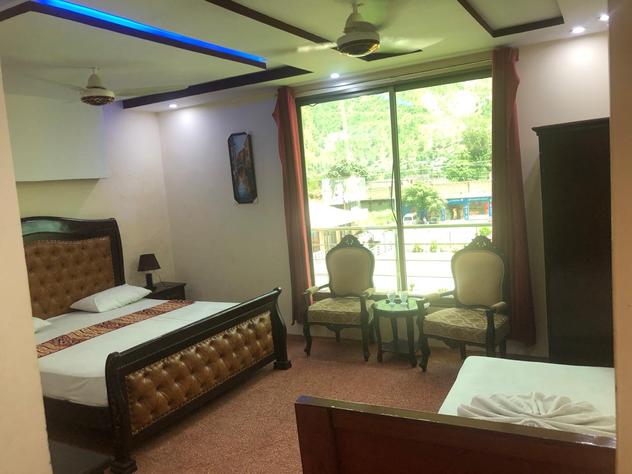 Pine View Hotel & Dera Inn Restaurant