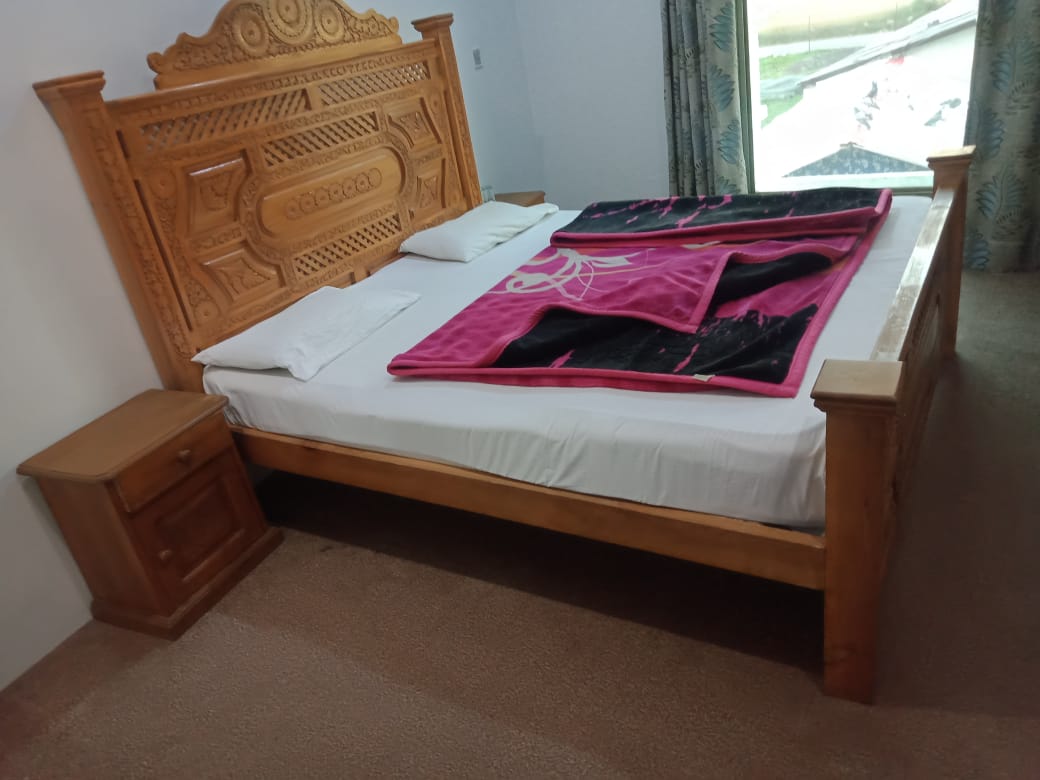Pine View Hotel & Dera Inn Restaurant