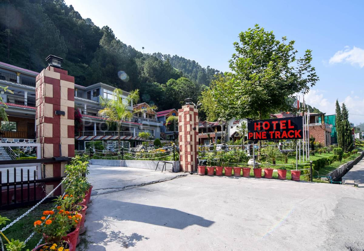 hotel pine track