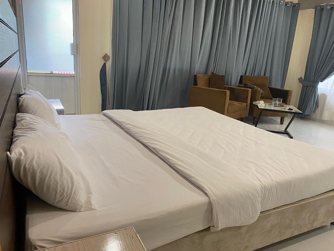 hotel pine track