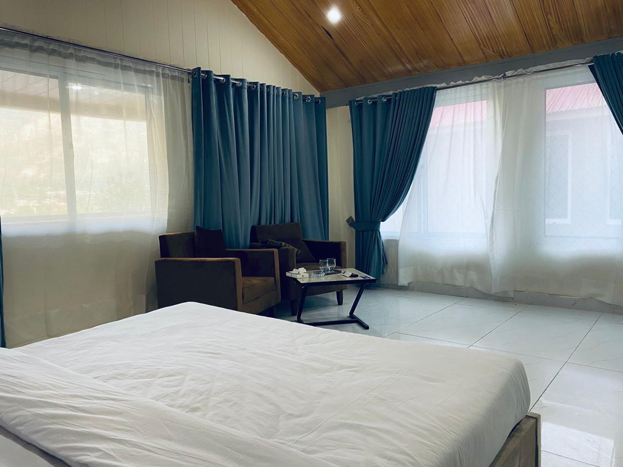 hotel pine track