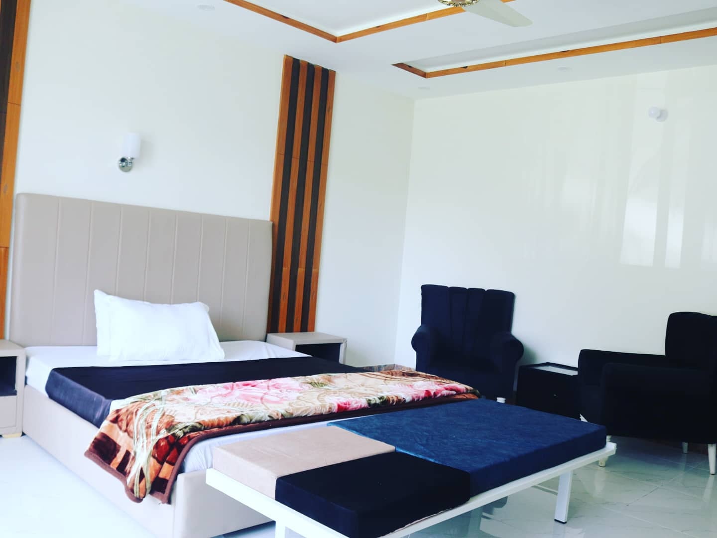 hotel pine track