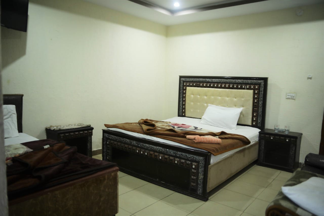hotel pine track