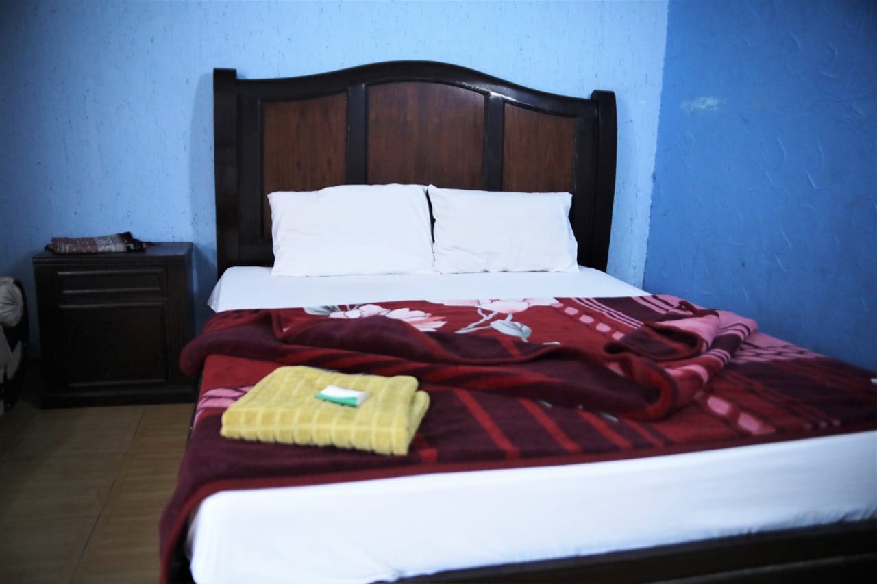 hotel pine track