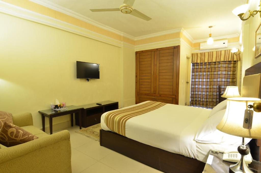 Pak Continental Hotel