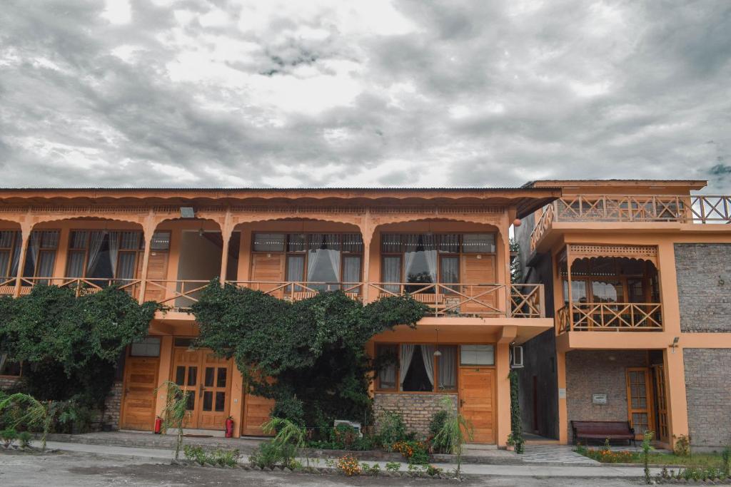 Roomy Hindukush Serai