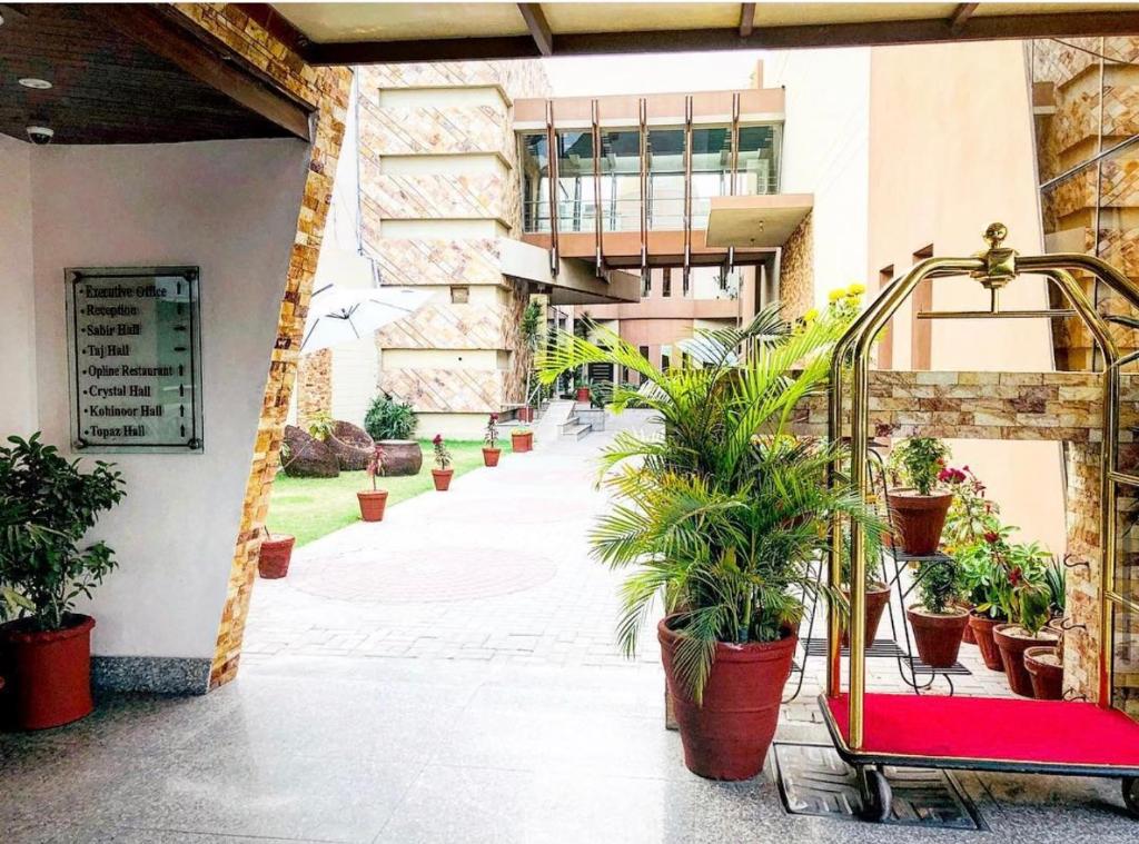 ROYALTON HOTEL FAISALABAD