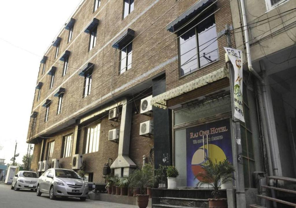 Rajone Hotel Faisalabad