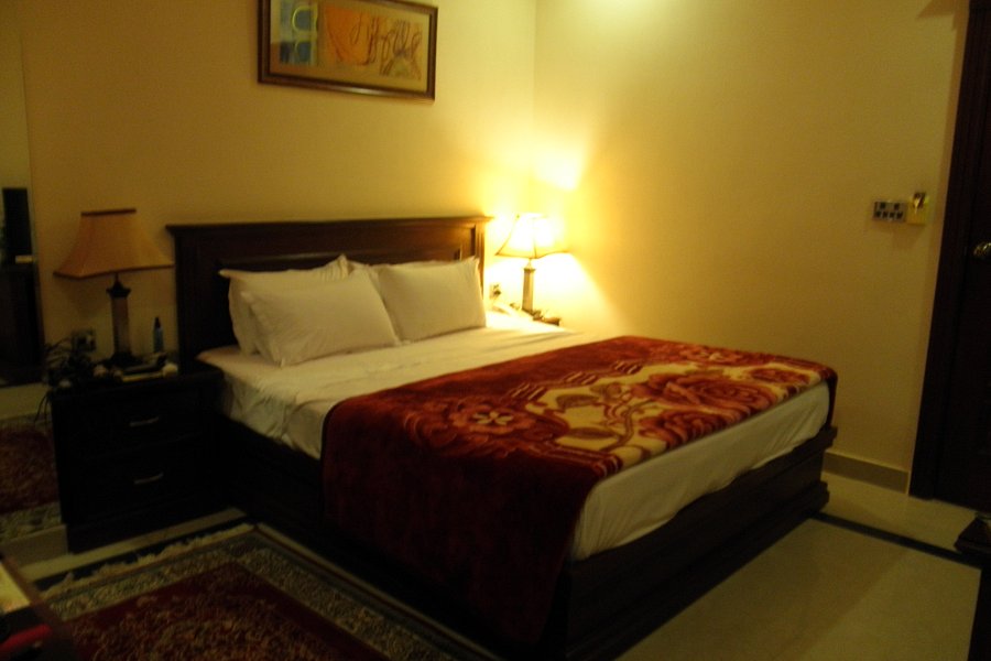 Rajone Hotel Faisalabad