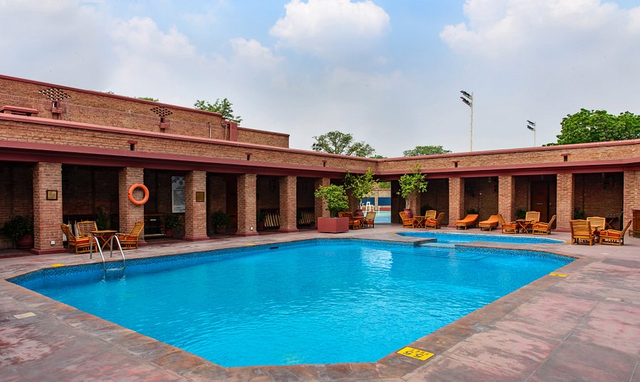 Serena Hotel