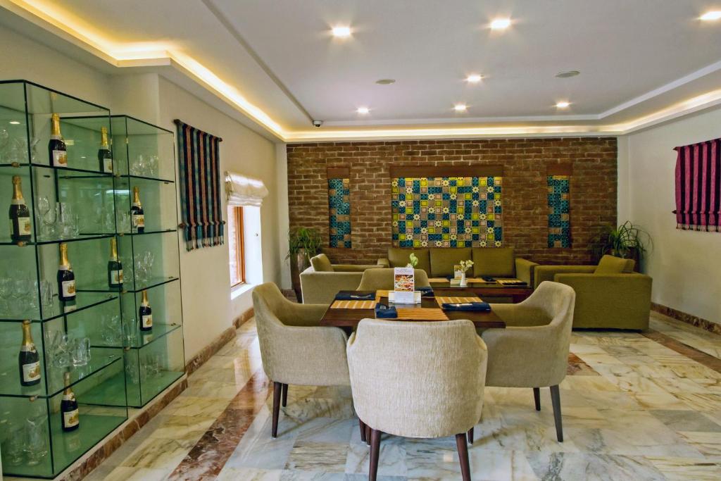 Serena Hotel