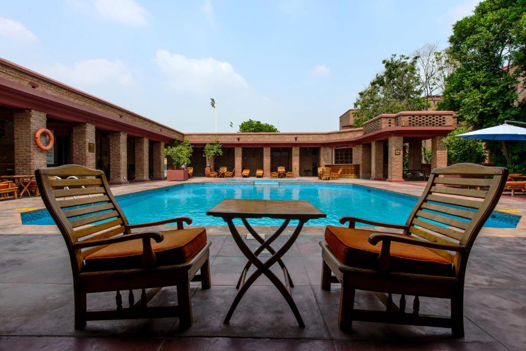 Serena Hotel
