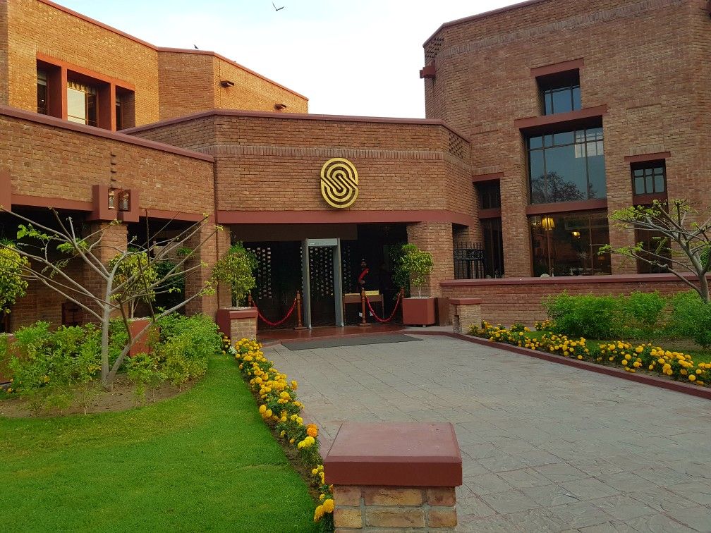 Serena Hotel