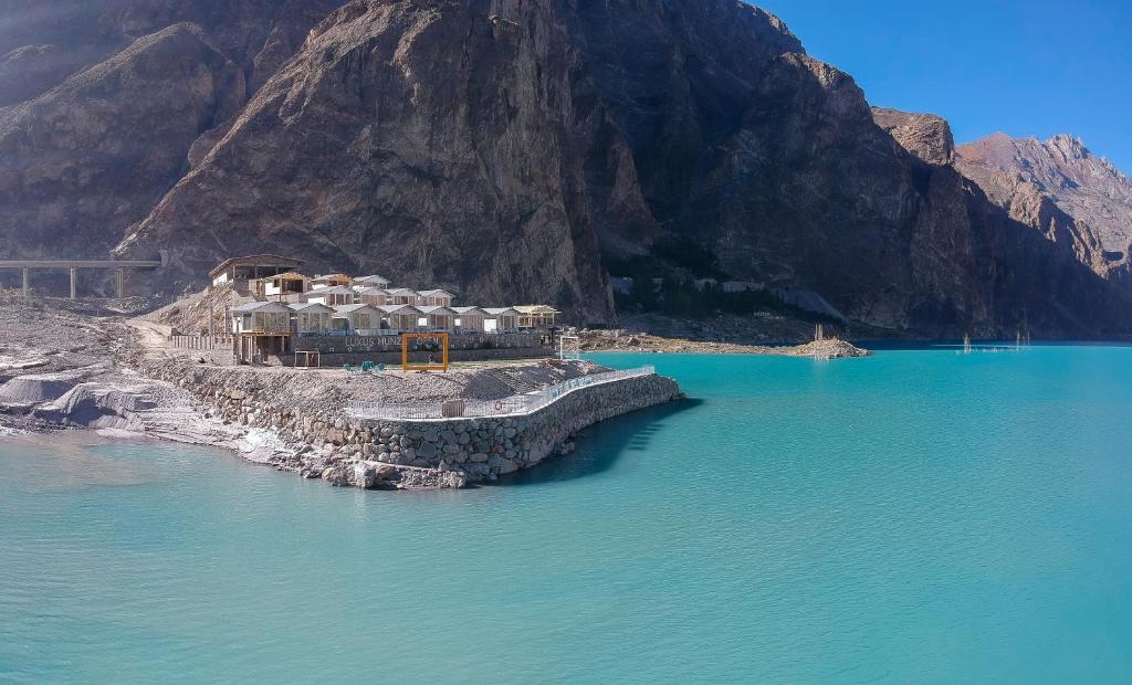 Luxus Hunza Attabad Lake Resort