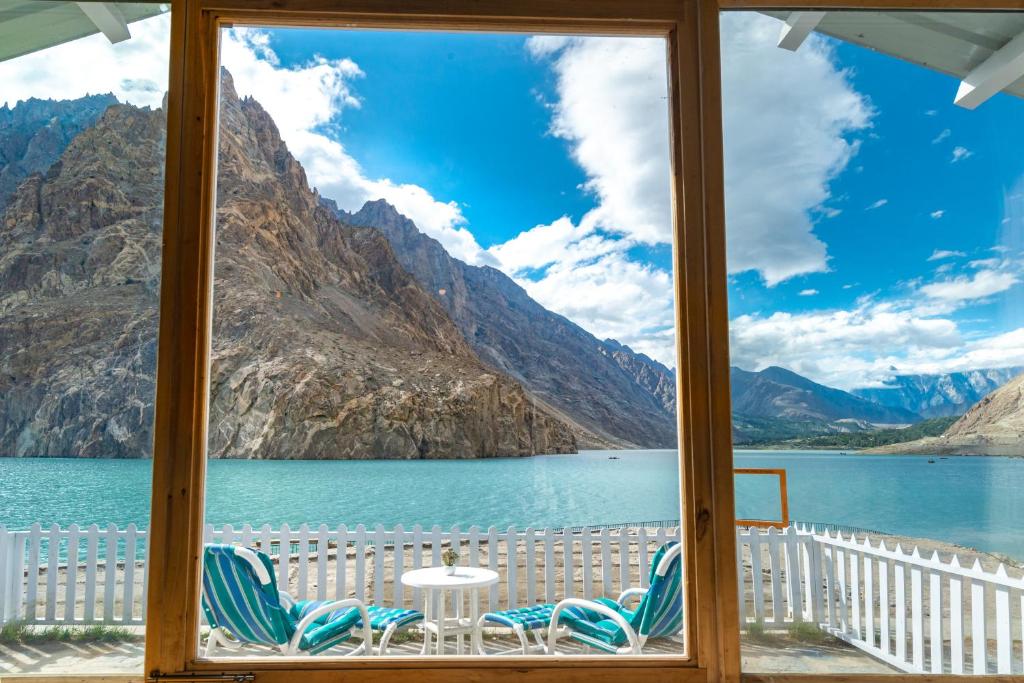 Luxus Hunza Attabad Lake Resort