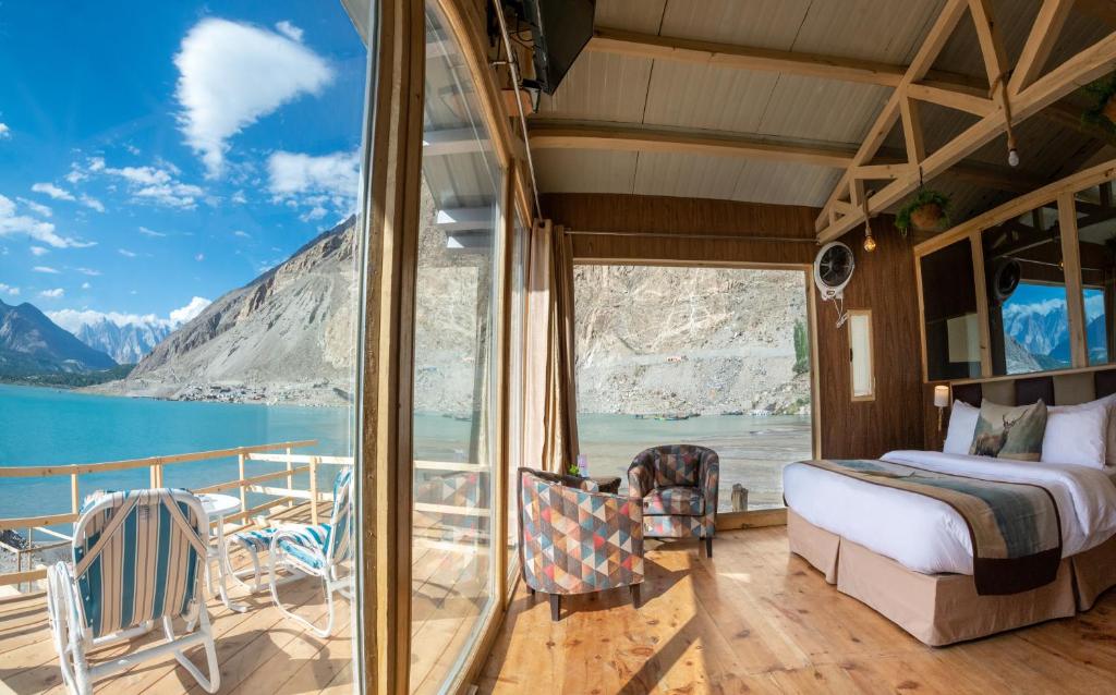 Luxus Hunza Attabad Lake Resort