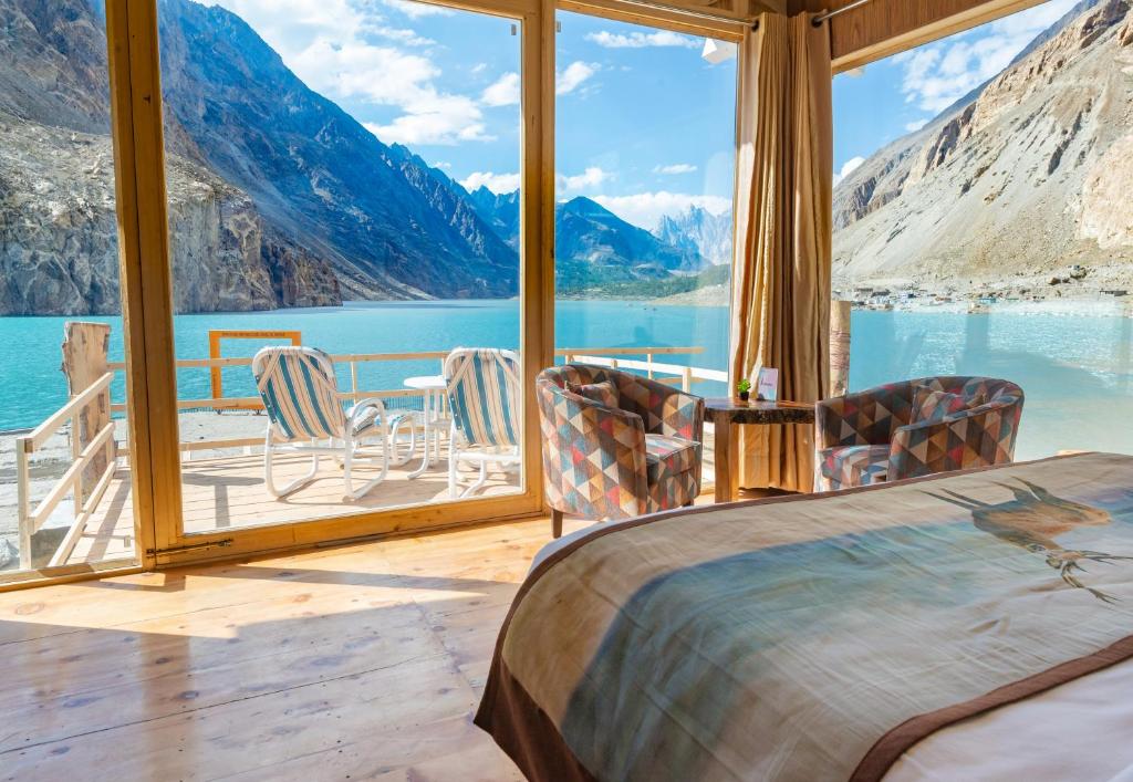 Luxus Hunza Attabad Lake Resort