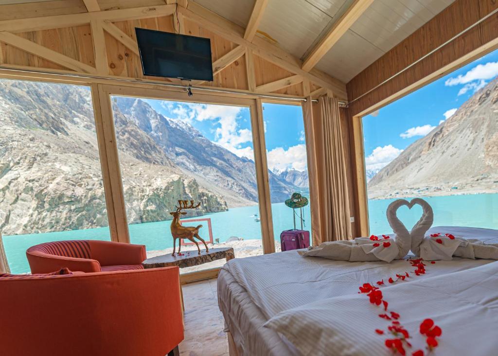 Luxus Hunza Attabad Lake Resort