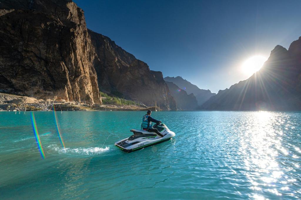 Luxus Hunza Attabad Lake Resort