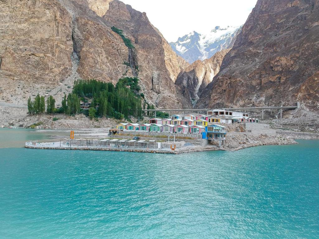 Luxus Hunza Attabad Lake Resort