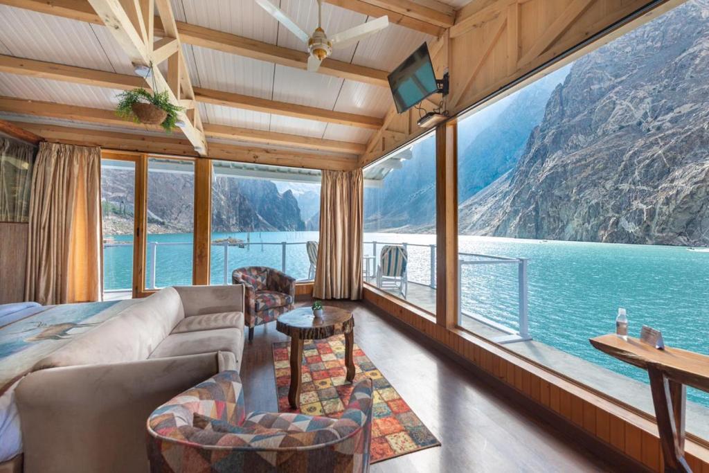 Luxus Hunza Attabad Lake Resort