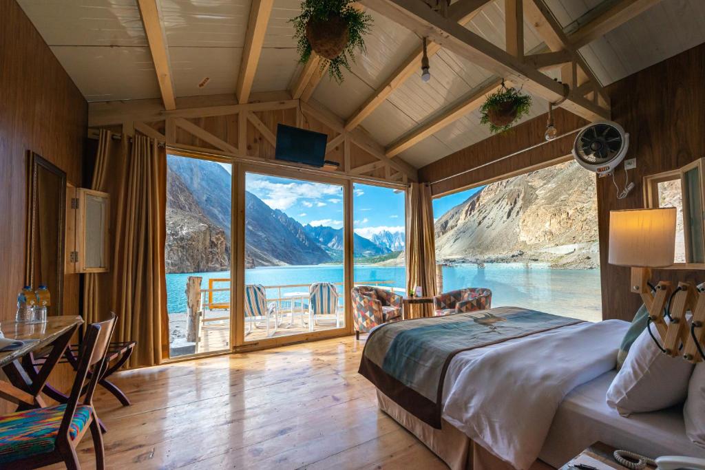 Luxus Hunza Attabad Lake Resort